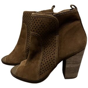 Lucky Brand Heels, Brand New size 8.5 W